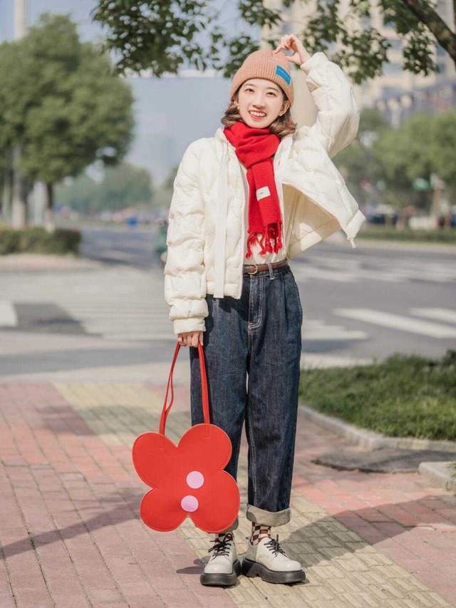 搭配|冬季羽绒服就该这样穿,不露脖子也不露腿,既实用又保暖,超好看