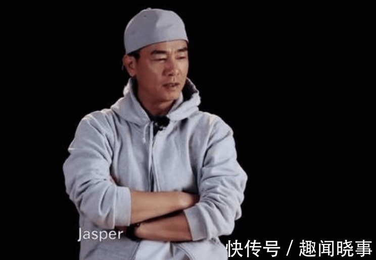 刘畊宏晒爸爸5聚会照,春哥一手抱Jasper一手抱小泡芙