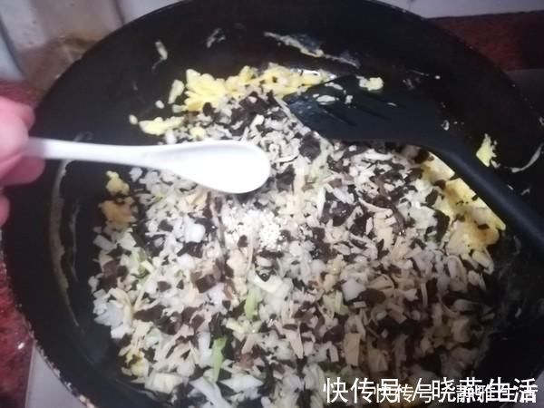 耳瓣|泡木耳只加水就错了，大厨都加这2样，2分钟泡开，木耳又大又好