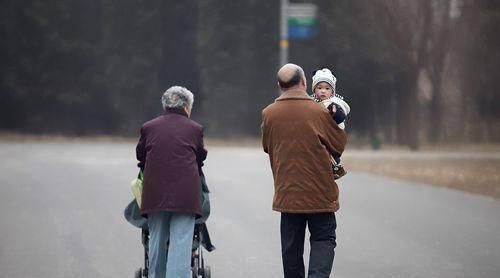 医生|3岁女童不再长个,只因常吃这4种食物,医生直言很多娃在吃