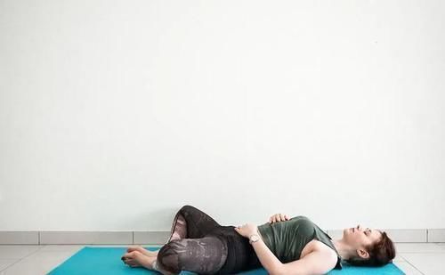 膝盖|练瑜伽，为什么建议女性多练开髋体式