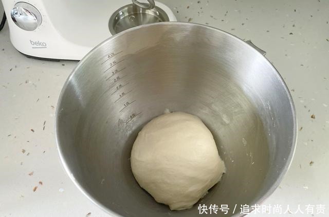 美味|想吃红豆饼别再买了,在家用面粉就能做,咬一口层次分明香酥美味