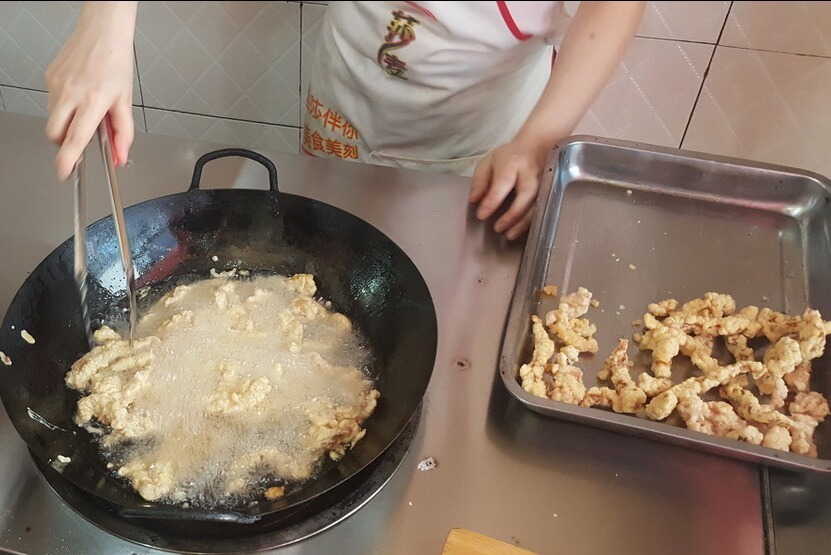 猪里脊|炸酥肉,用淀粉还是面粉大厨教你一招,外酥里嫩,酥脆不回软