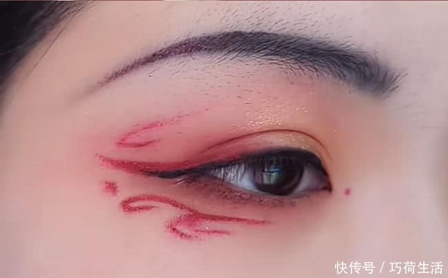 哪吒|汉服眼妆有多好看人鱼姬还挺华丽，看到最后难不成是哪吒同款