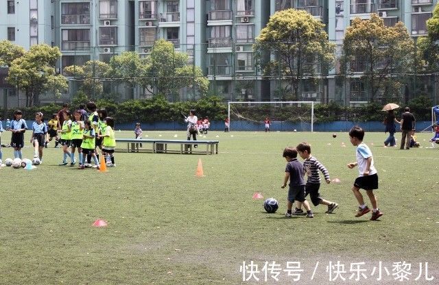 宝宝|家长下意识的举动,剥夺了孩子发展社交能力的好机会!