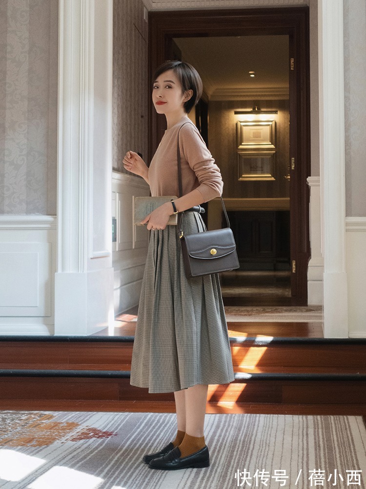 搭配 入春后最火的“鞋”不再是小白鞋,而是“乐福鞋”,高级又有气质