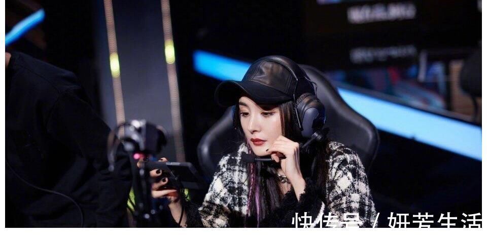 杨幂《你我皆王者》路透:蓝色挑染成焦点,秒变电竞女主