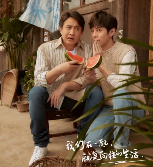 继黄磊何炅老友记海报，兄妹三人海报出炉，张子枫颜值越来越好看