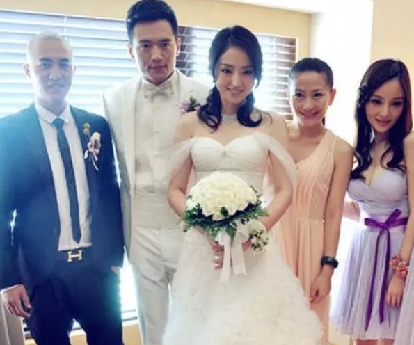 因婚纱设计被关注,诸多女星的好友,兰玉到底有多大魅力?