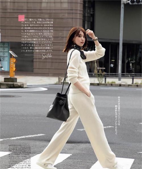 女人中年以后，穿衣打扮要“得体”，更要学会不装嫩不显老，共勉