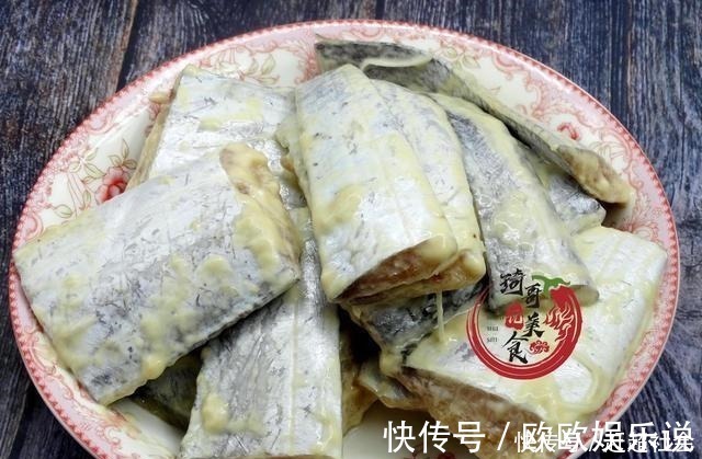 不粘|煎鱼时,先别着急下锅煎,掌握2个小技巧,不破皮不粘锅、鱼不腥
