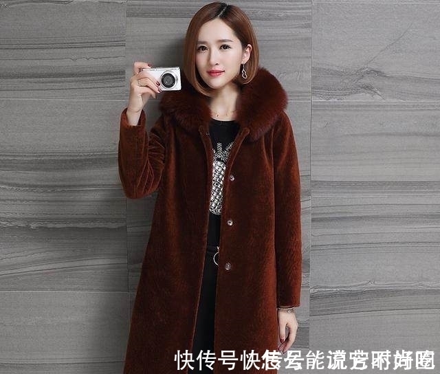 外套 今年流行的几款外套,50岁女人穿上年轻最少10岁,太好看了