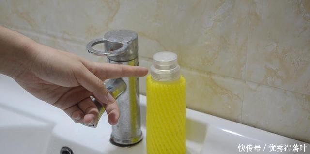 玻璃瓶装|水果网套别扔了，放在卫生间真实用，解决了不少男人女人的烦恼