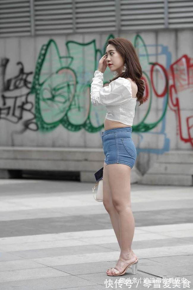 包臀裙 收腰牛仔短裤包臀裙瑜伽裤这三种装扮,时尚显瘦,吸睛无数