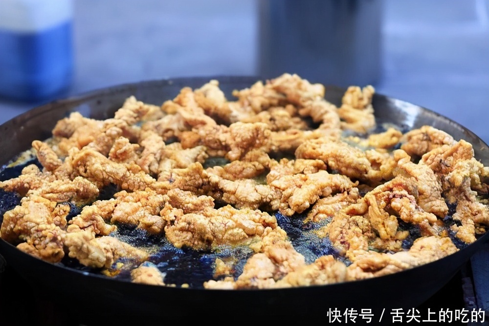 做酥肉,下锅炖就错啦,正宗酥肉都这样做,入口即化,不好吃才怪