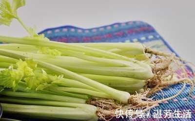 白头发|让头发变黑的小偏方，白头发的克星，多吃它，一个月拥有满头黑发