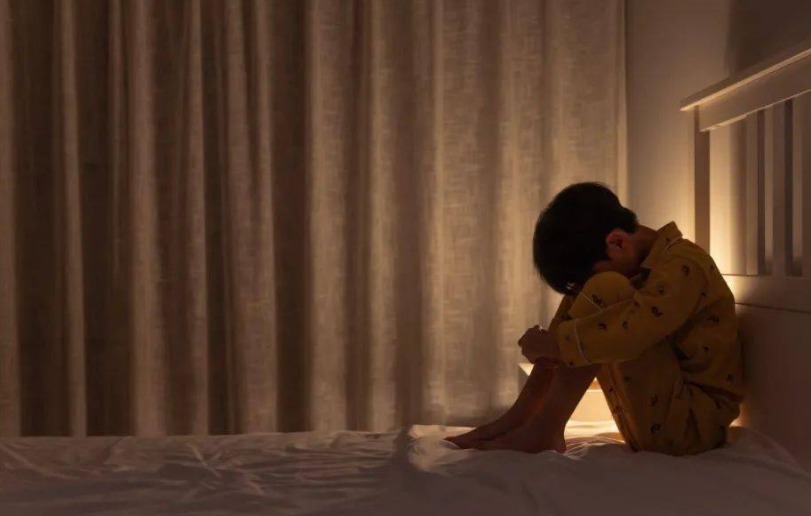 孩子|看到餐厅这对母女“窒息一幕”，才明白有的孩子，一辈子富不起来