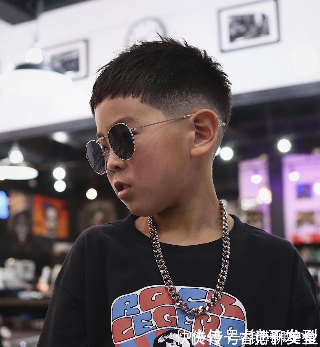 头顶 别再迷信正月不剪发了,小男孩发型这样剪16款,越剪越帅气