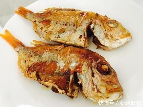 不粘|煎鱼时，只放油是不对的，多加这样“东西”，鱼皮完整还不粘锅