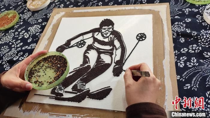 五谷杂粮#河北“粮画小镇”农民用粮作画 寄托冬奥情