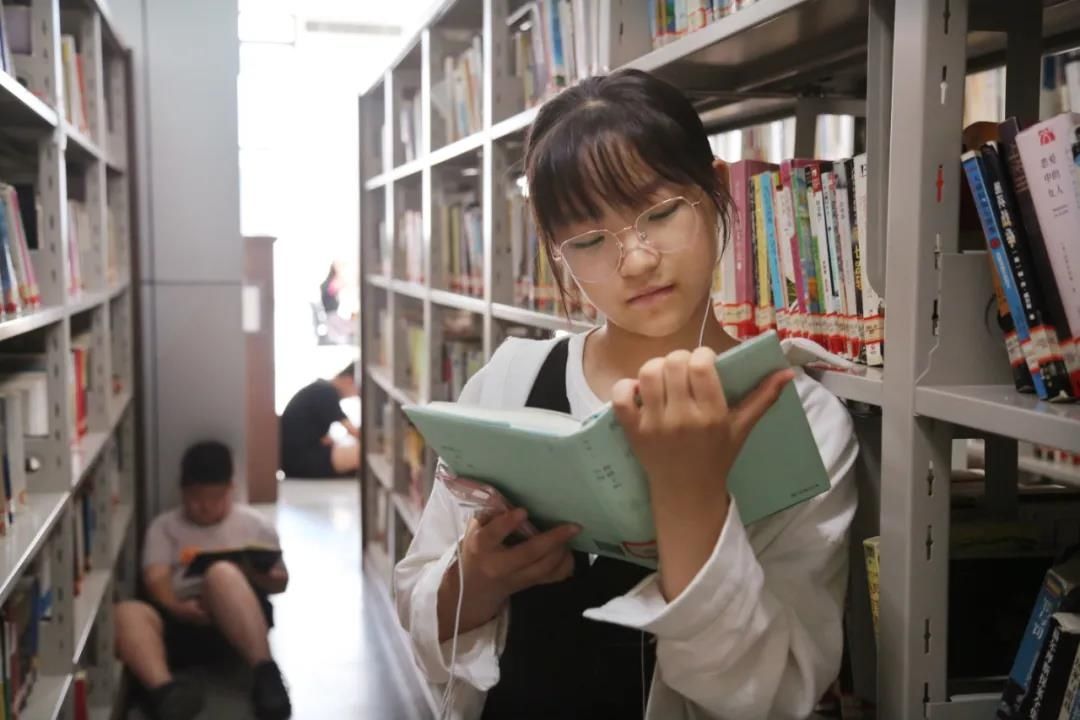 人气|暑期至，阅读“热”！我市图书馆和书店人气旺！