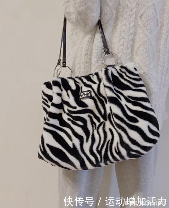 你该换包了!今年流行这3款,好看又百搭