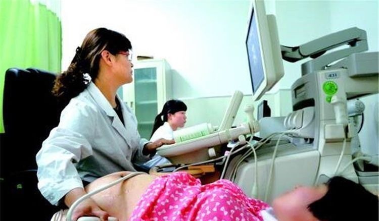 宝妈|产妇生完孩子后,突然想要“上大号”,医生听了后赶紧去抢救