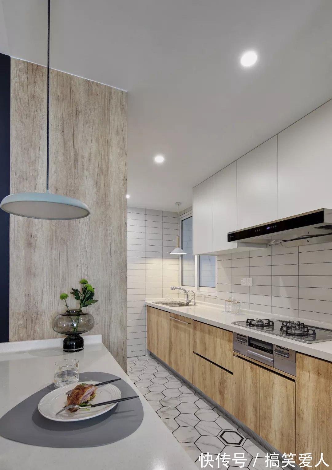 冰箱|5㎡厨房这样装,好看又实用!见缝插针塞冰箱,打满橱柜收纳强!