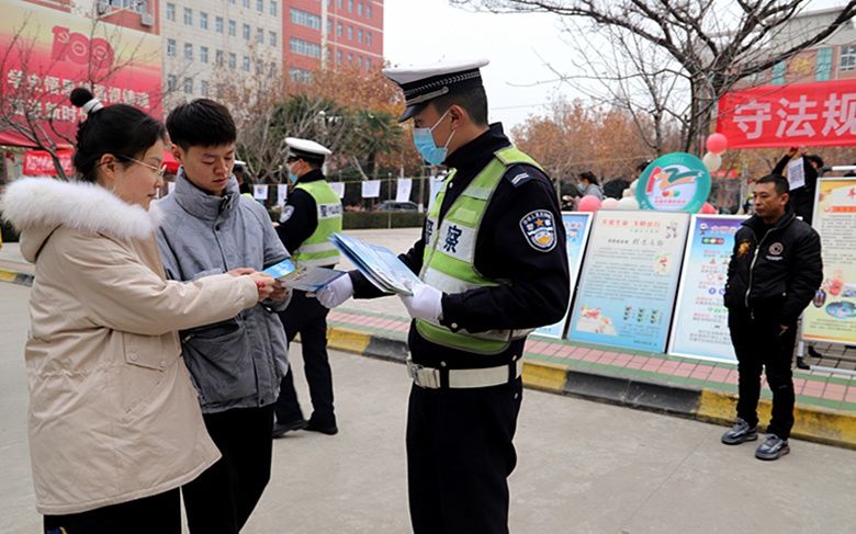 陈阳！陈阳交警联合陕西中医药大学开展交通安全知识有奖竞答