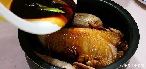 过年用电饭锅这么做鸡,不加油不加水,简单一做,出锅满屋香