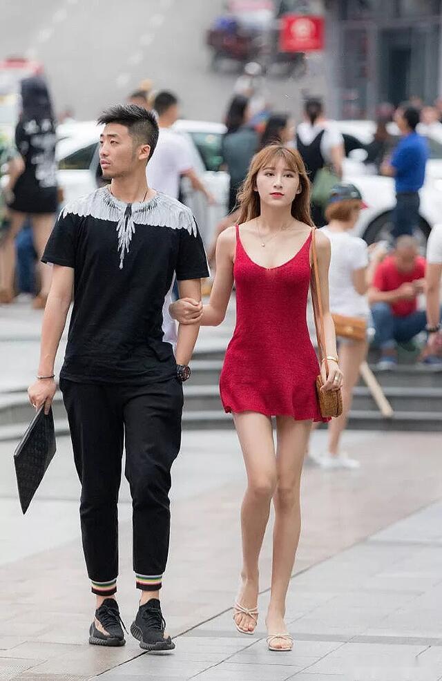 时尚|街拍：高跟鞋优雅时尚，搭配出街更显气质