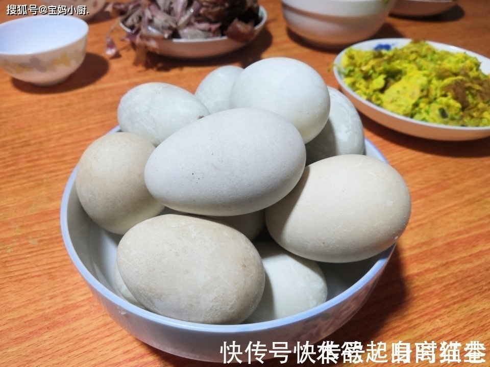 一家三口自驾回内蒙,第一餐8道菜,朋友:胖五斤再回来