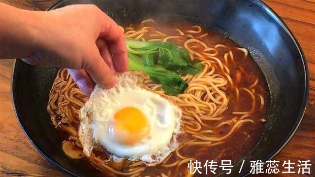 香菇|天冷就想吃面条，教你面条新做法，早餐5分钟搞定，天天吃都不腻