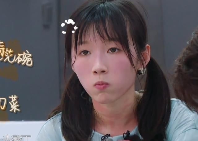 中餐廳有多偏心?吃飯時趙麗穎每個鏡頭都很美,李浩菲卻慘不忍睹