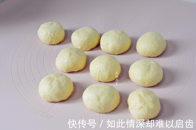 老式面包,放三天还香浓柔软,手撕着吃,配方很贵,适合家庭做