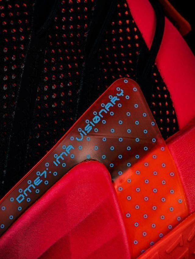 kobe 鸳鸯撞色+裸眼3D!上脚这双鞋,谁都忍不住多看两眼