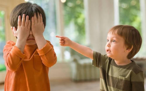 孩子|孩子缺少安全感,会有这几种表现,不重视小心性格出现缺陷