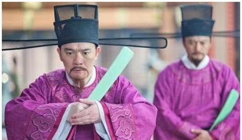 皇帝|此人非常聪明，获皇帝赏识屡屡升官，为何在官场中总干一些蠢事