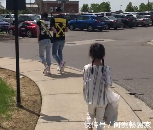 秀恩爱|“秀恩爱夫妻”带娃出门火了,萌娃拎着包大概只是个意外!