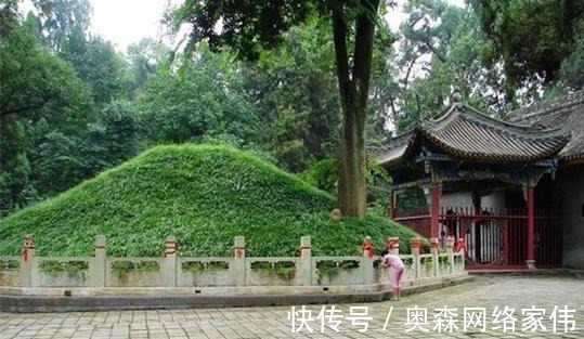 曹操|诸葛亮墓1700多年无人敢盗，至今仍是个谜，坟上的大树很神秘