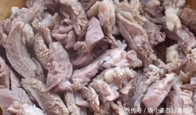 冬天要多吃羊肉，暖中补虚，开胃健身，简单一炖，不腥不膻真好吃