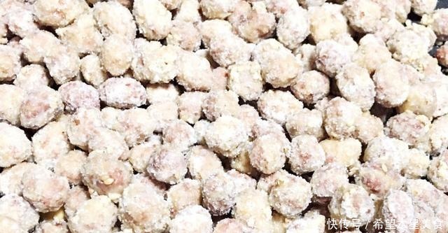 这就是东北过年必备小吃，香、脆、脆！小孩子喜欢！童年的气息