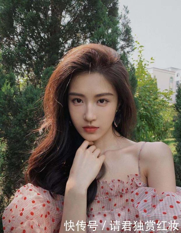 气质美女如何打造这几个小技巧是加分项,建议收藏细看