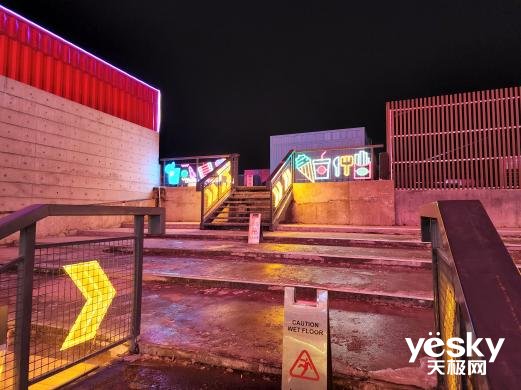 ultr“白天不懂夜的黑” 三星Galaxy S22 Ultra:我却更懂夜的美