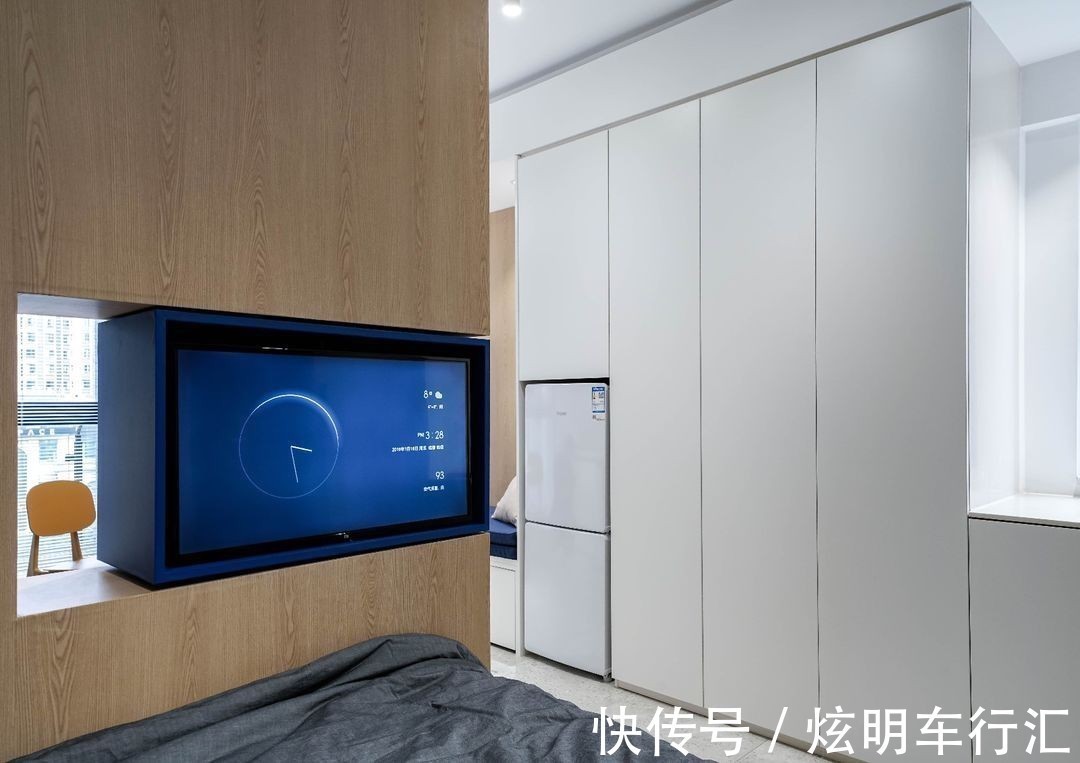 客厅|不到30平的单身小公寓,所有设备一应俱全,还有可旋转的电视