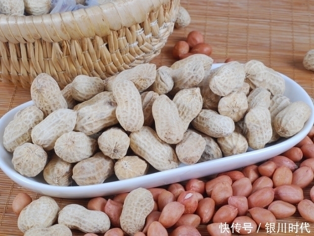 乌发|花生和此物同食,每天来两口,生发乌发,安神助眠,更显年轻