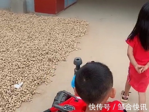 拖拉机|萌娃“开拖拉机”帮奶奶运花生走红,不愧是全村最靓的那个仔