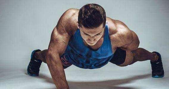 锻炼|男人如何练出大胸肌一组必练的动作,练出又窄又深的胸沟