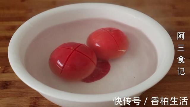 白菜别再炖了,加1碗玉米面,教你新做法,营养又解馋,比肉还香