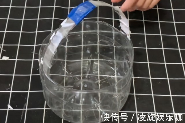 空油桶可真是个“宝”,把毛线缠在空油桶上,全家人都要抢着用!